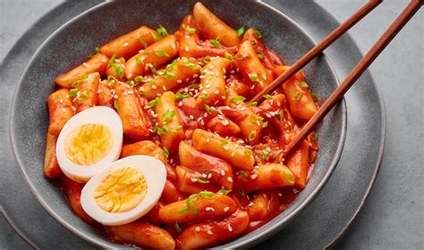  Ddeokbokki – Eine scharfe und herzhaft würzige Delikatesse aus südkoreanischer Küche!